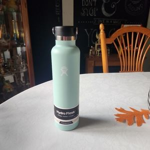 NEW Hydro Flask 24Oz. Bottle Mint Green